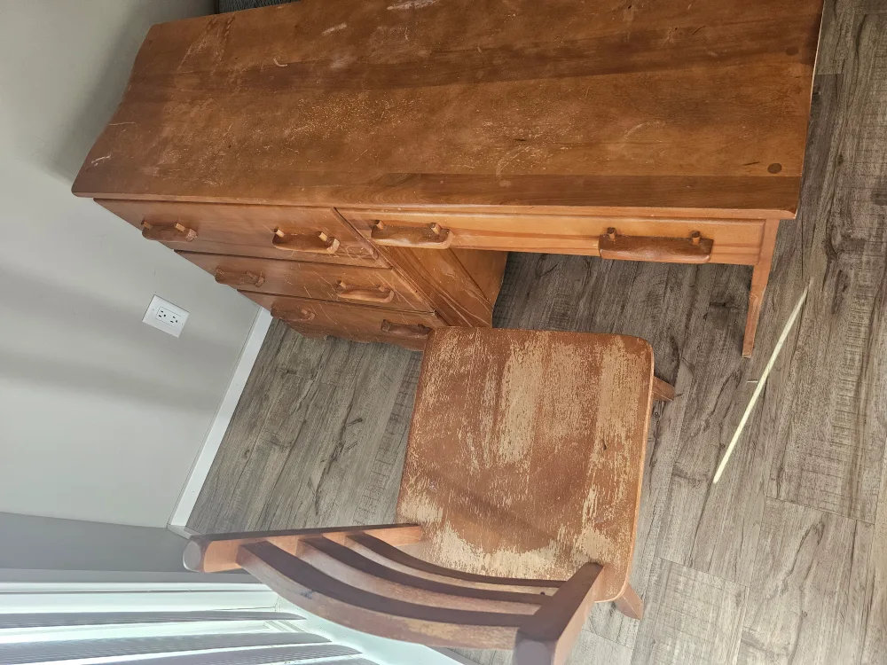 Wooden Desk and Chair image indicator(2)