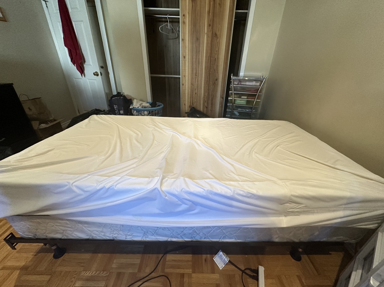 Bed frame, bed box and mattress