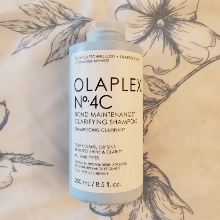 Olaplex No. 4C Bond Maintenance Clarifying Shampoo - Opened thumbnail