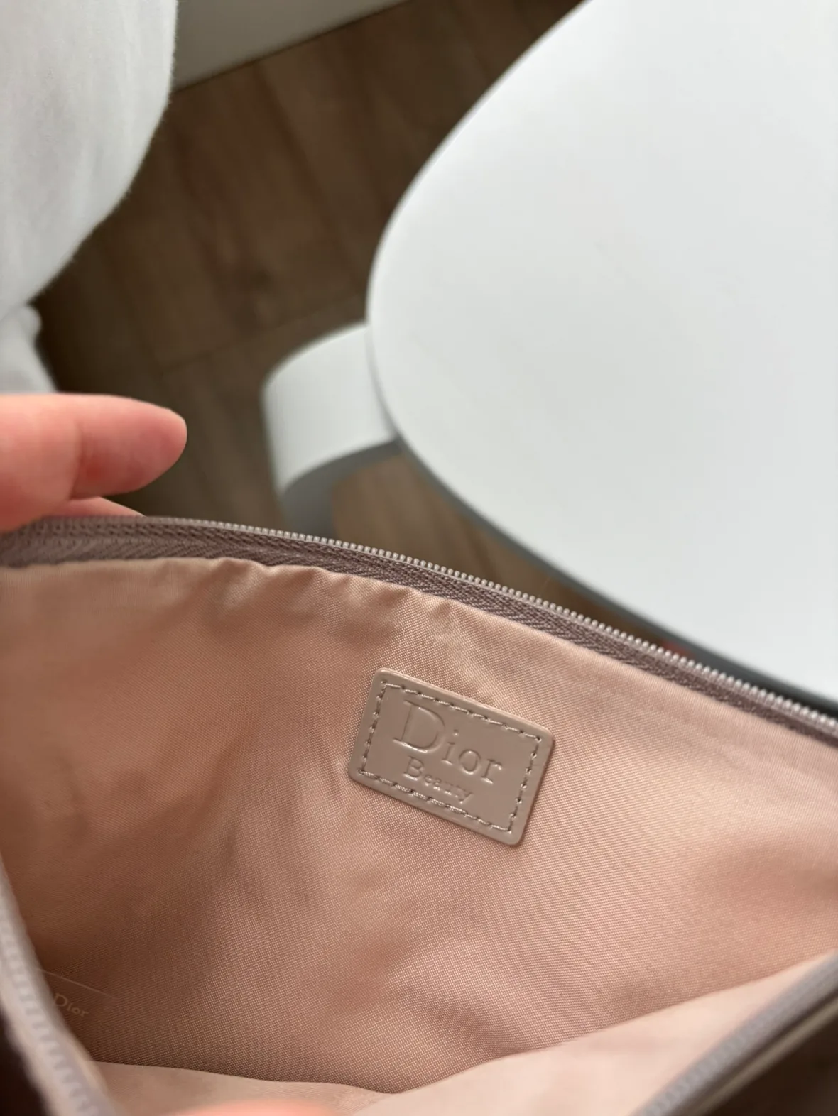 Dior Beauty Cosmetic Bag image indicator(7)