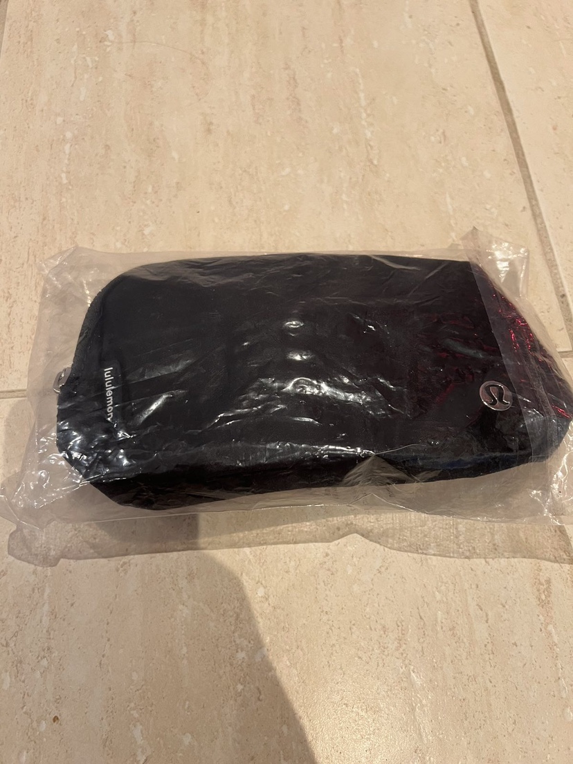 Lululemon Everywhere Belt Bag