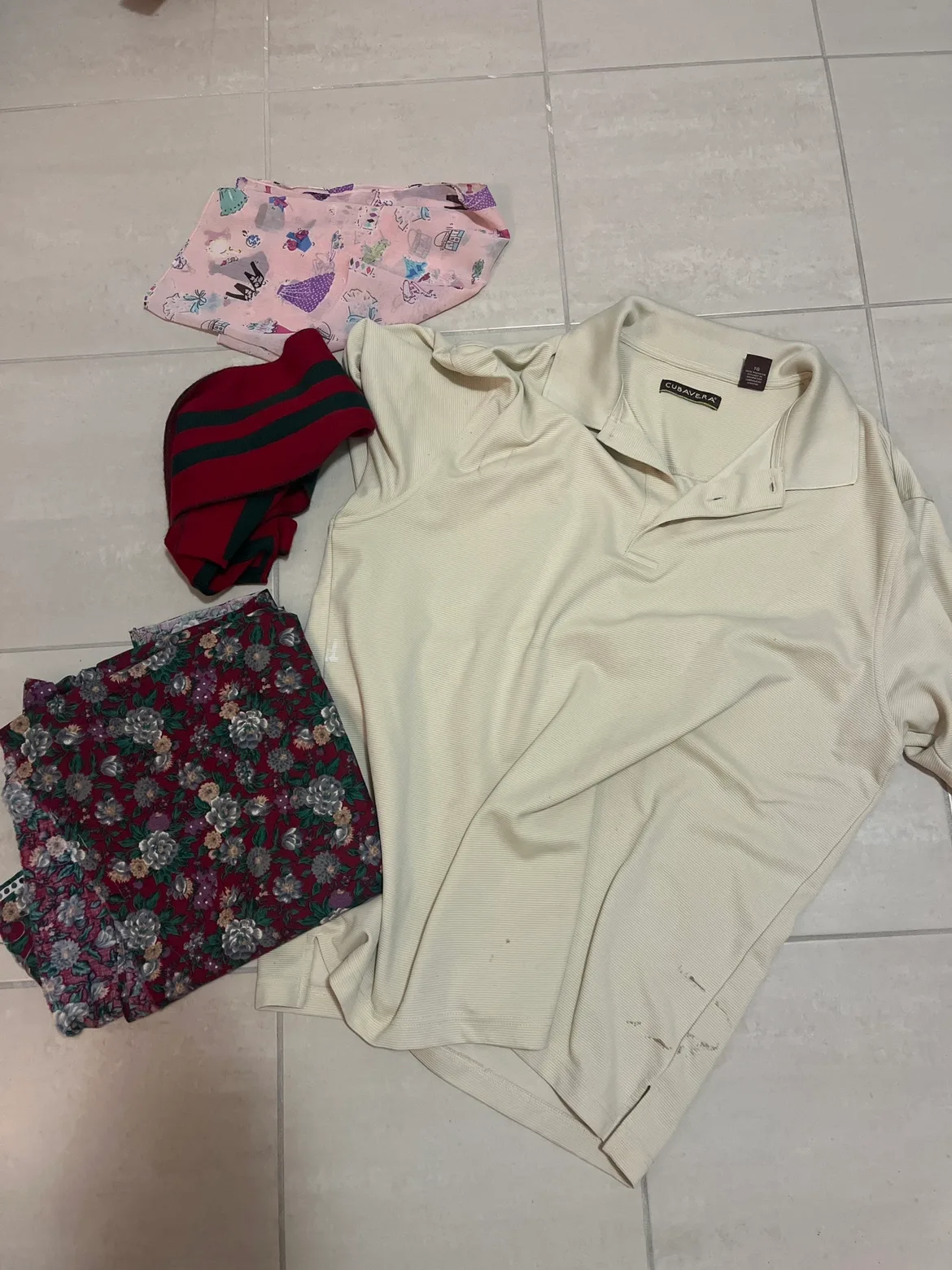 Free clothes and scarf thumbnail
