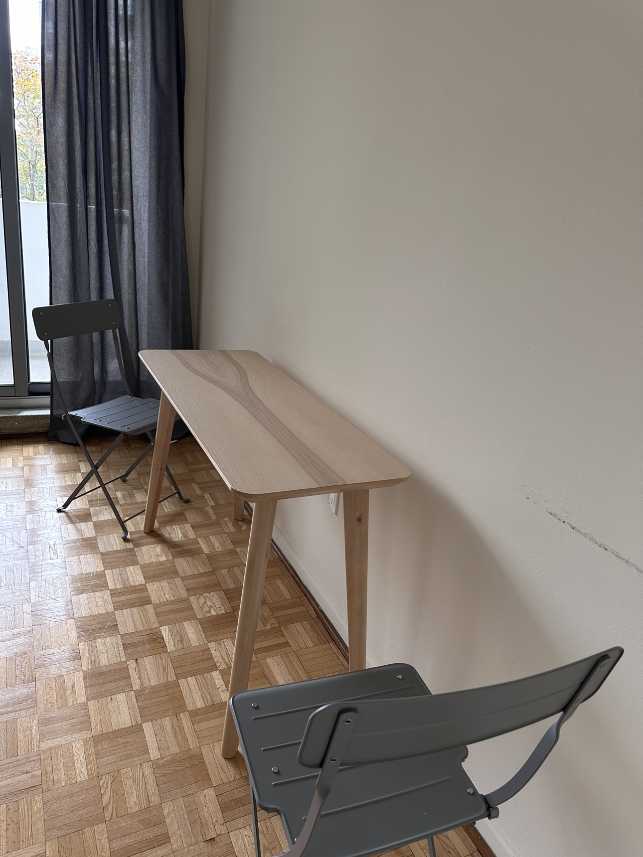 Table / Desk / IKEA / Small wooden table - photo 5