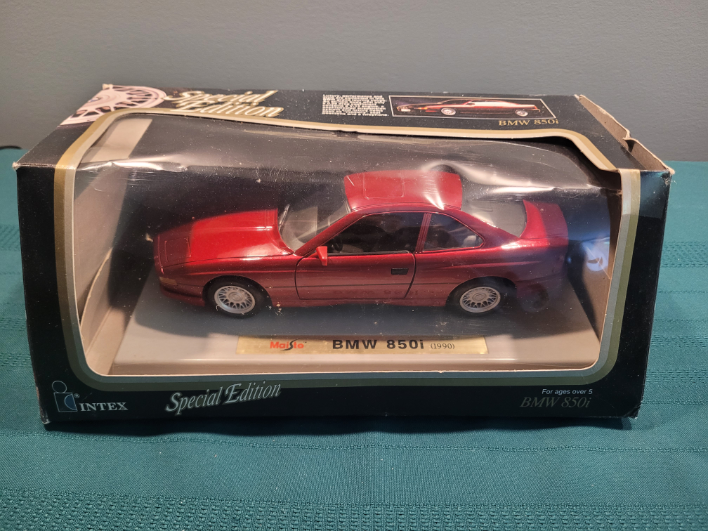 Intex 1:18 Scale Die-Cast Model BMW 850i