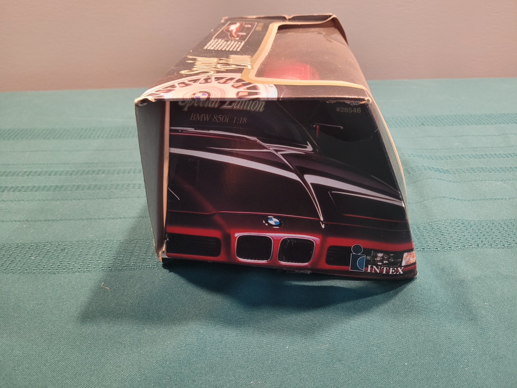 Intex 1:18 Scale Die-Cast Model BMW 850i - photo 4