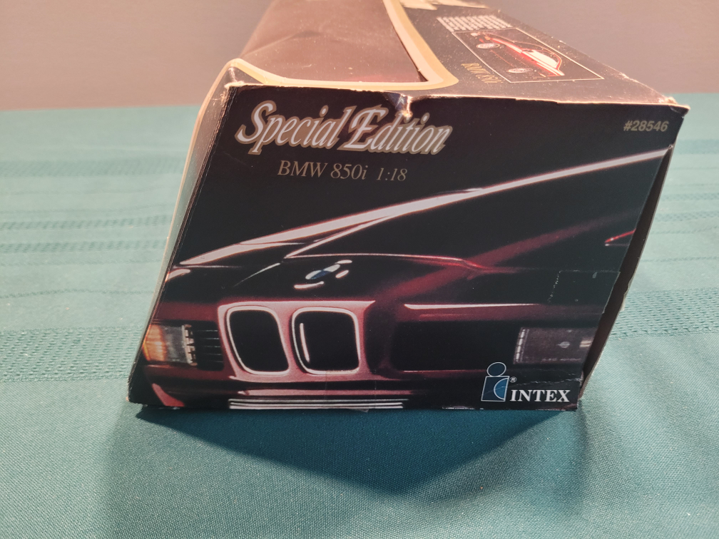 Intex 1:18 Scale Die-Cast Model BMW 850i - photo 5