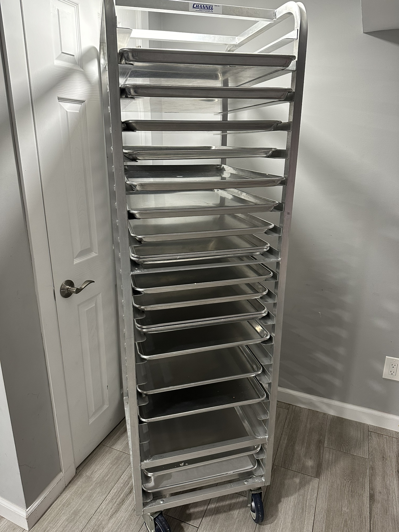 Bun pan rack with full size pans