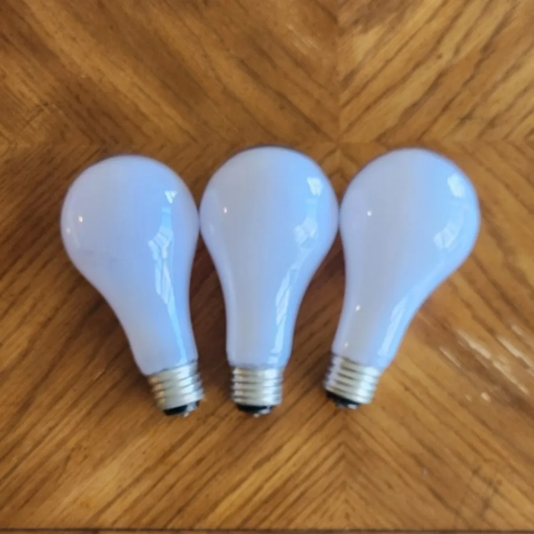 3x GE Reveal HD Light bulbs 3-Way Bulbs 🧡 thumbnail