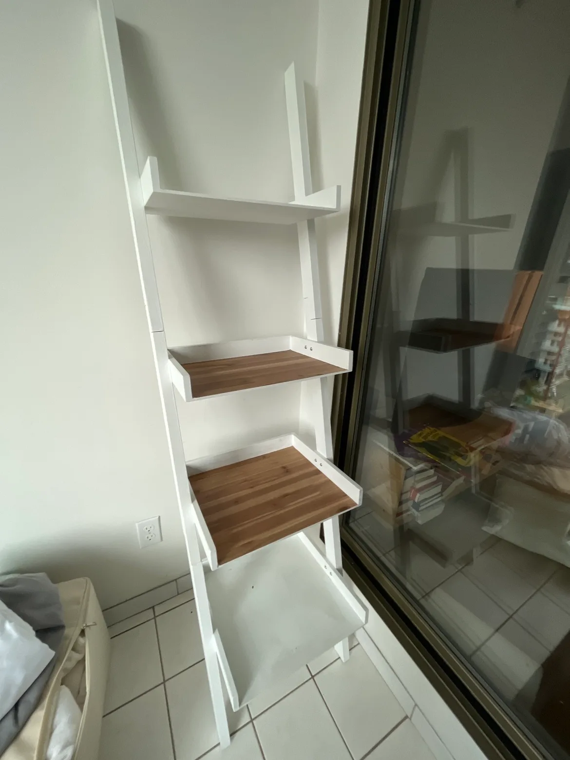 Leaning shelf image indicator(2)