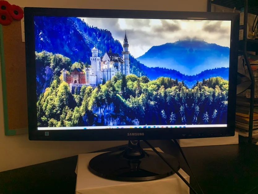 Samsung Monitor 24” - Big HDTV thumbnail