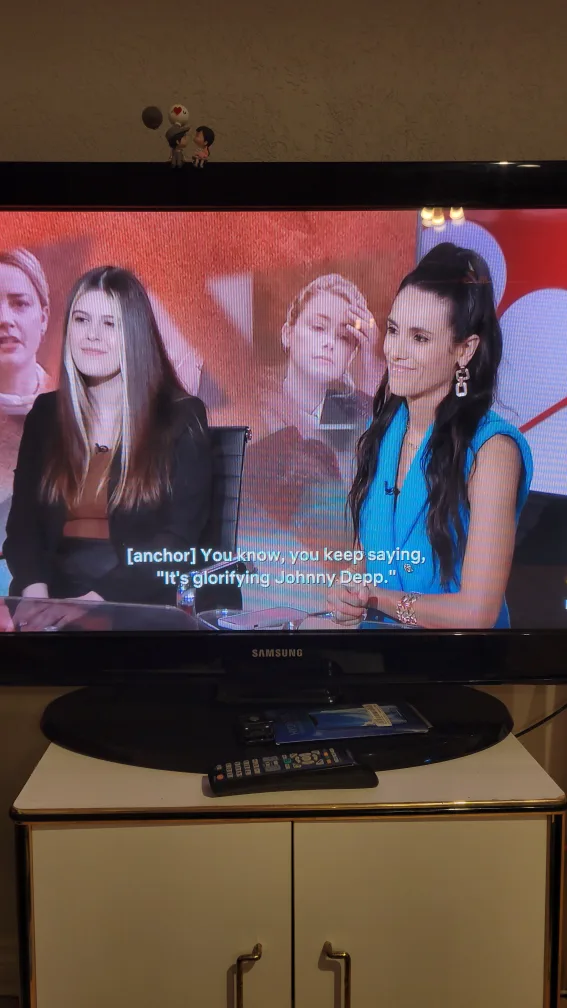 42 inches Samsung TV thumbnail