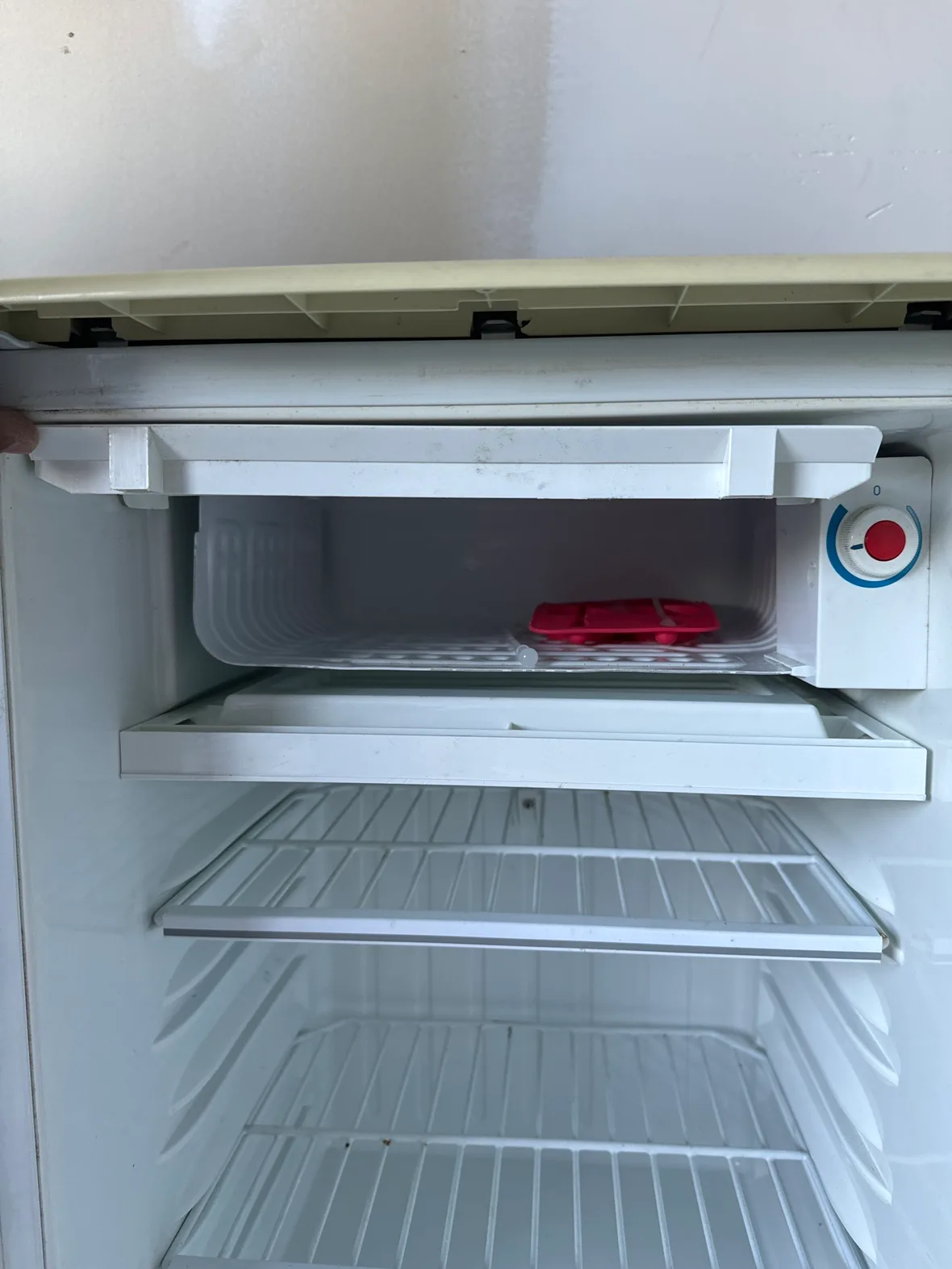 Danby Mini Fridge image indicator(3)