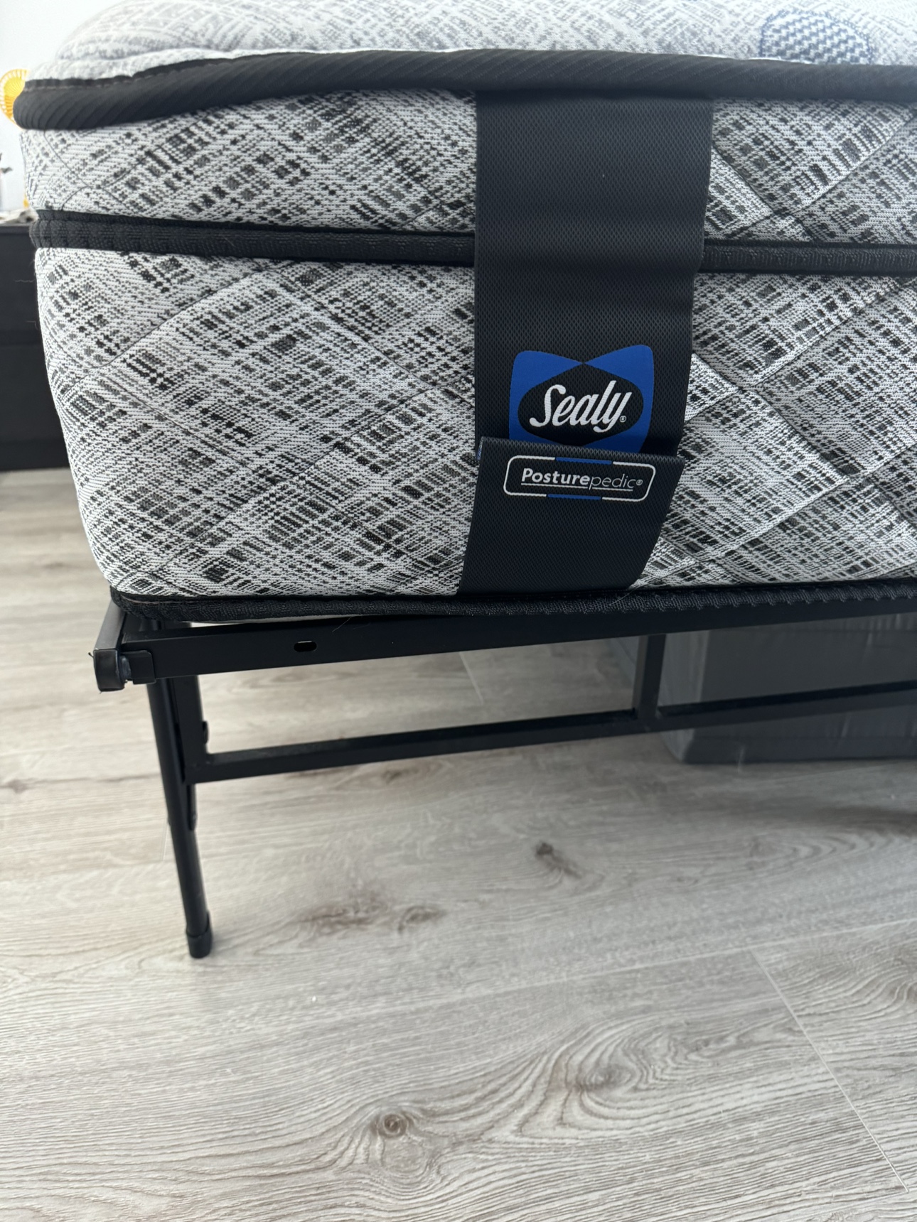 Sealy Posturepedic Mattress Queen - photo 3