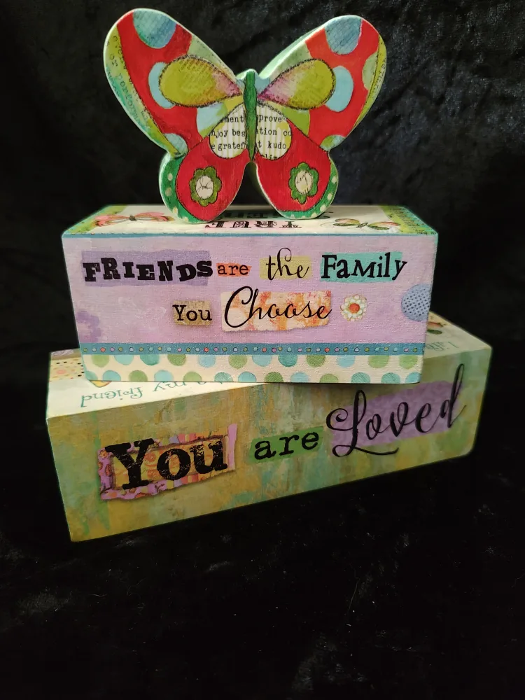 Hallmark Decorative Wooden Blocks and Plate image indicator(3)