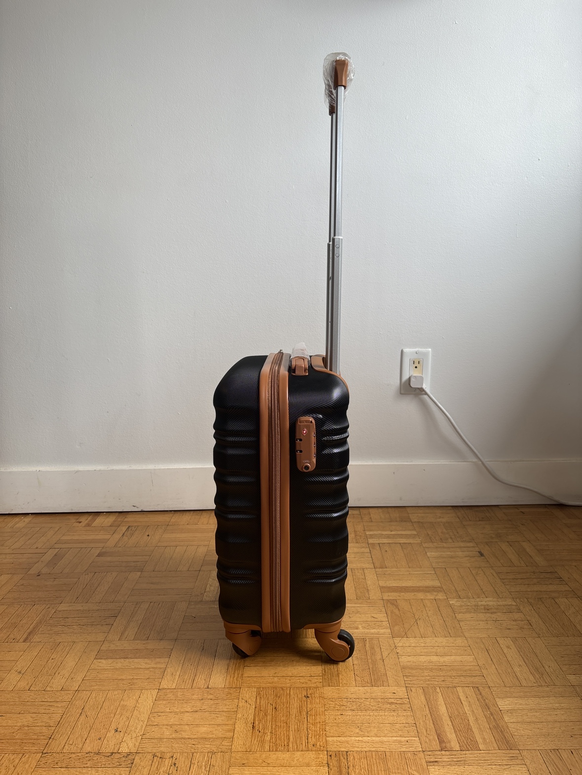 Hard Case 16” Carry-on Suitcase - photo 2