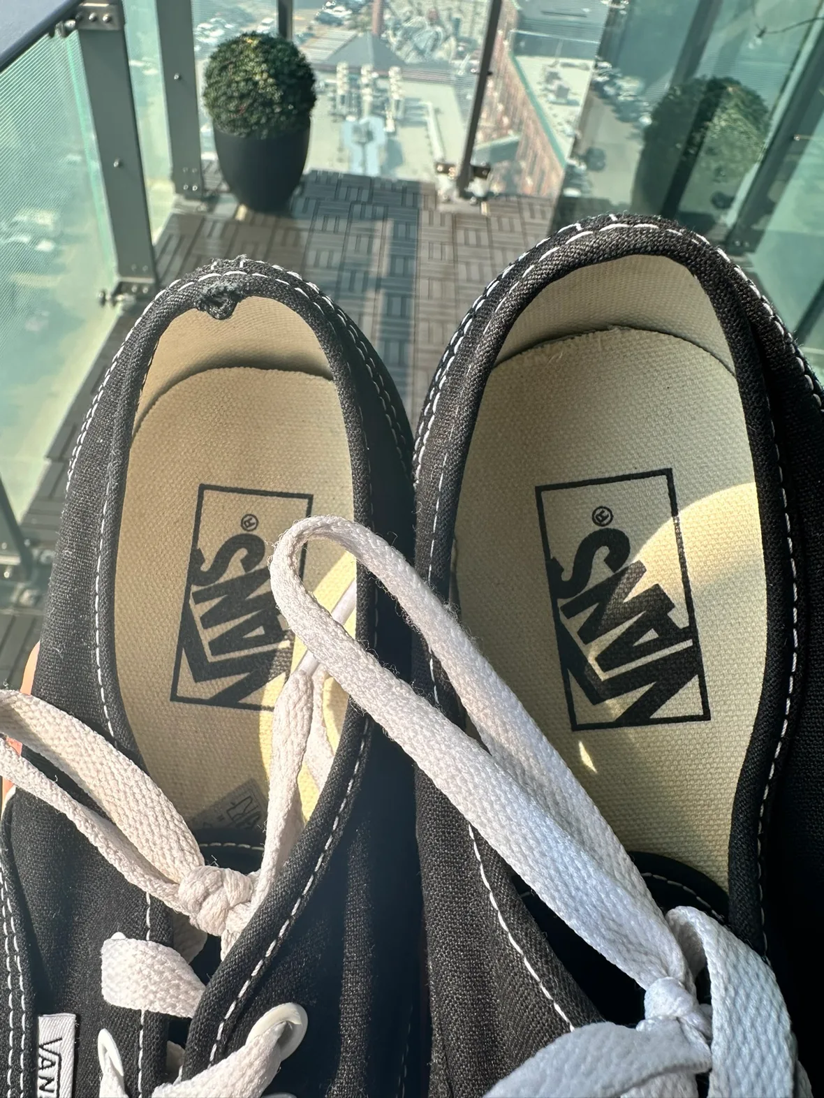 VANS AUTHENTIC, WOMENS, Size 7, BLACK/WHITE image indicator(3)