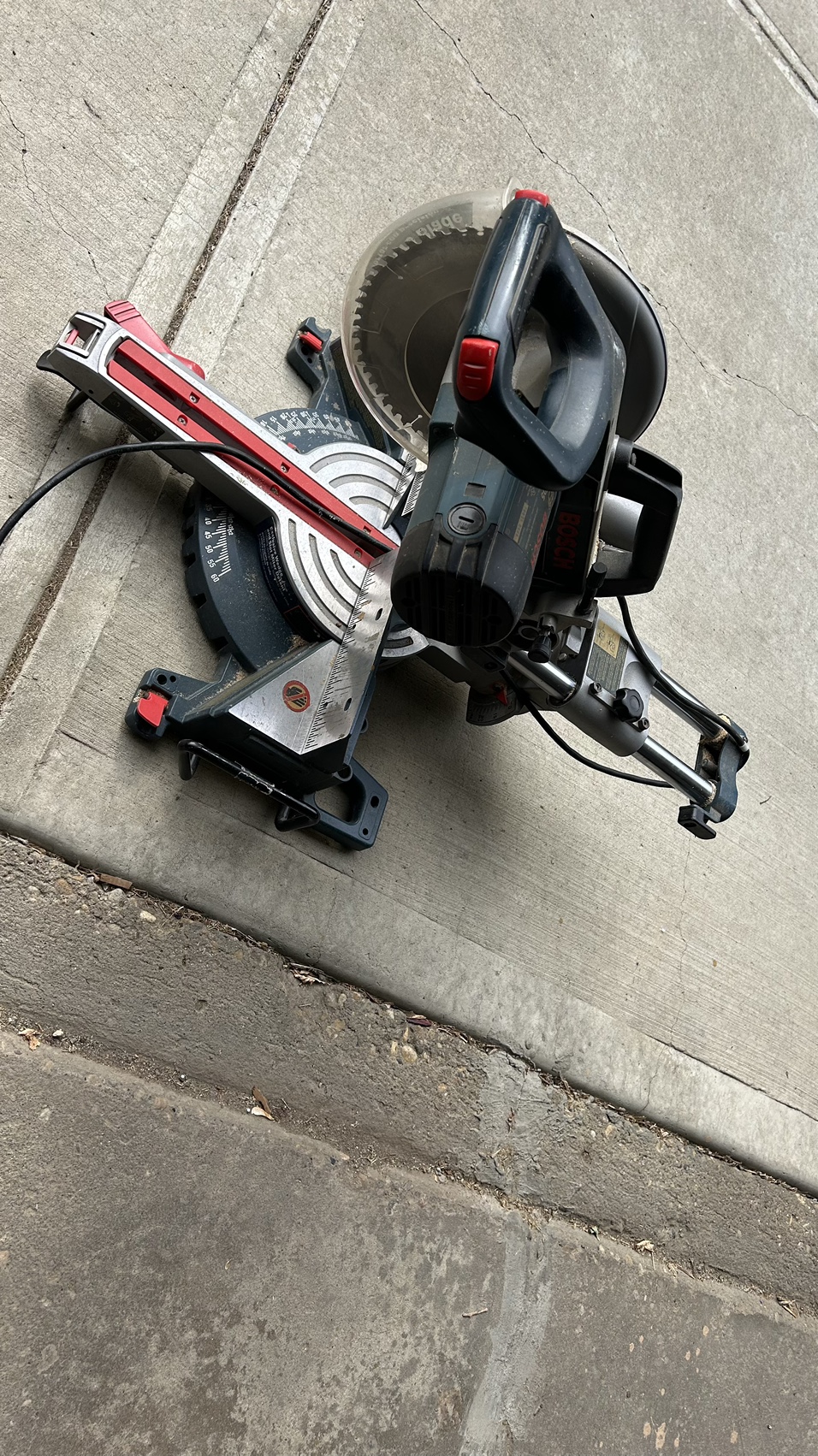Bosch 10" Compound Miter Saw - photo 2