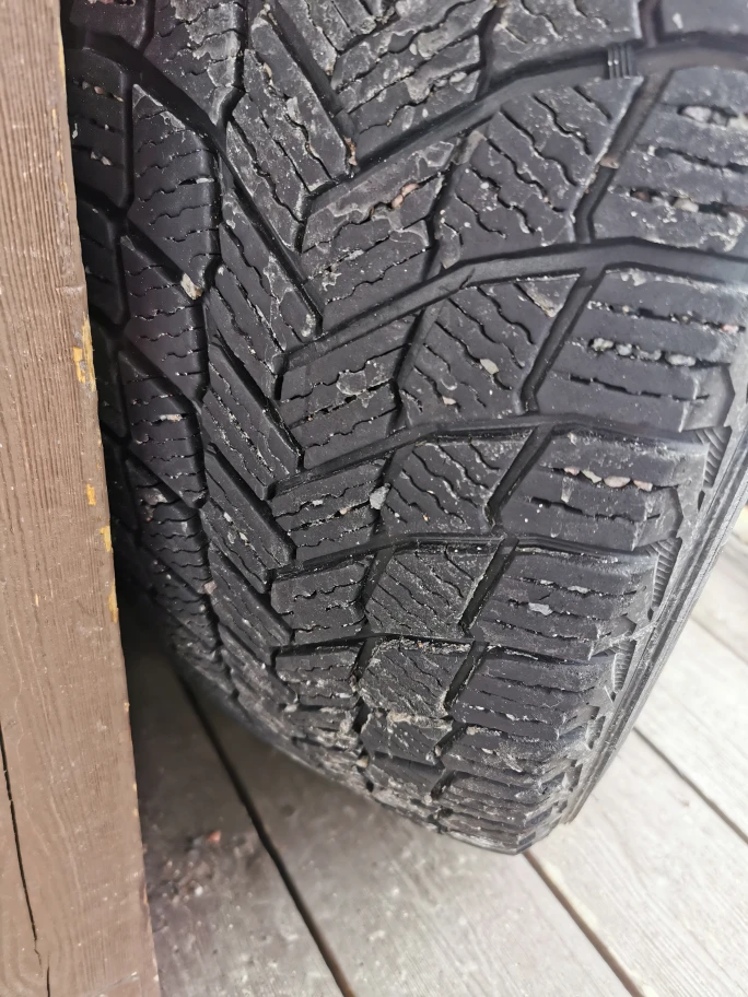 Michelin X-ice 225-60R 17 with rims - photo 3