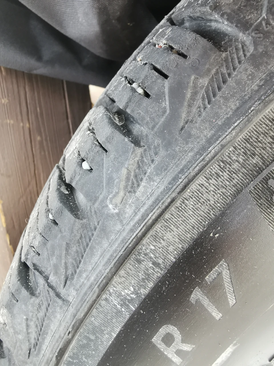 Michelin X-ice 225-60R 17 with rims - photo 4