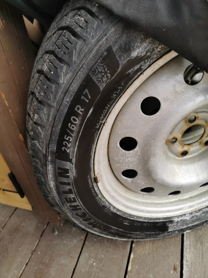 Michelin X-ice 225-60R 17 with rims - photo 5