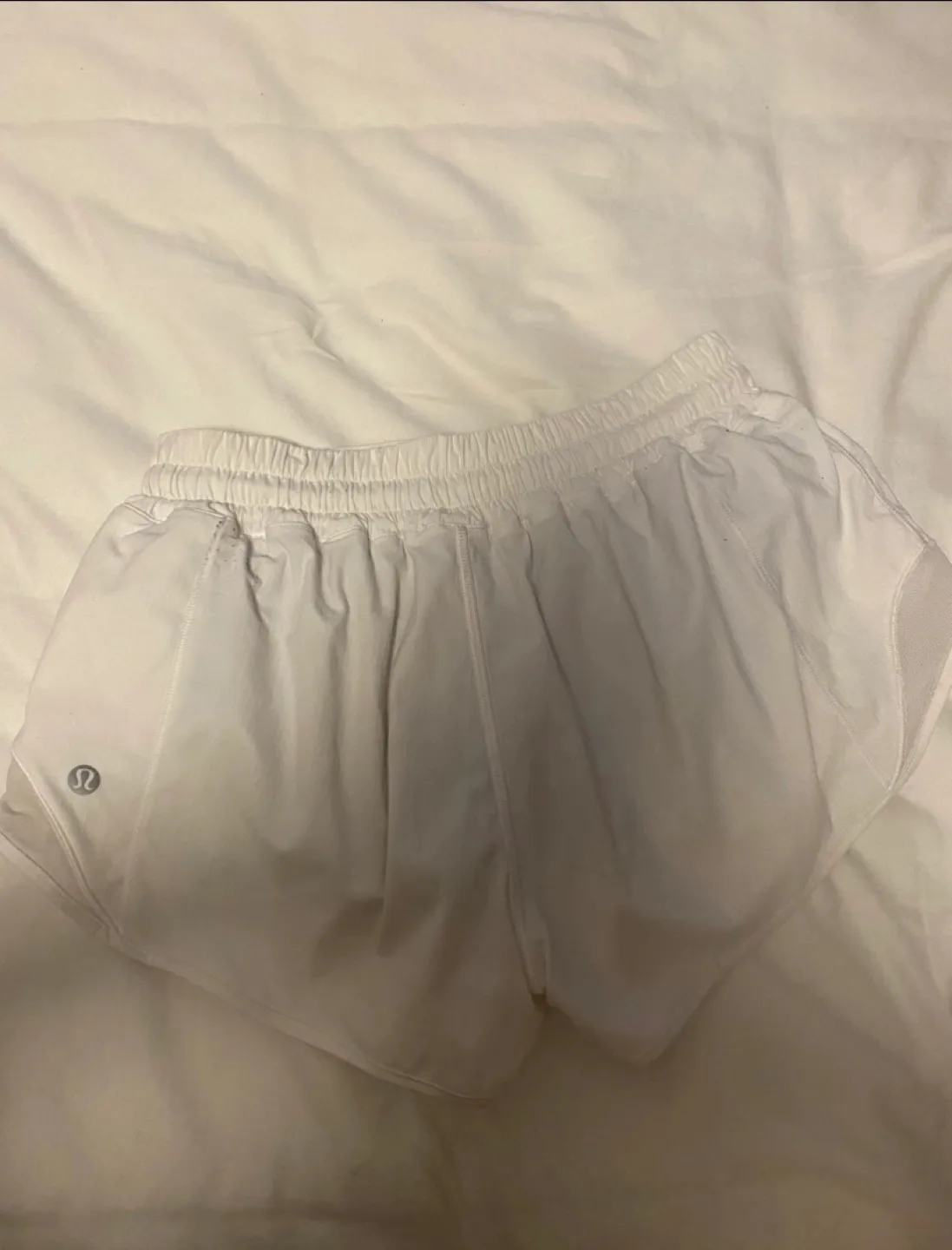 Lululemon hotty hot  Short size 4 image indicator(3)