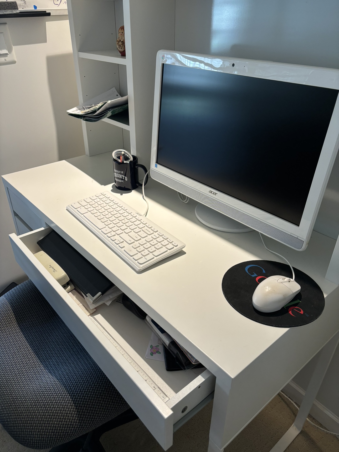 White Computer Desk with Hutch - photo 2