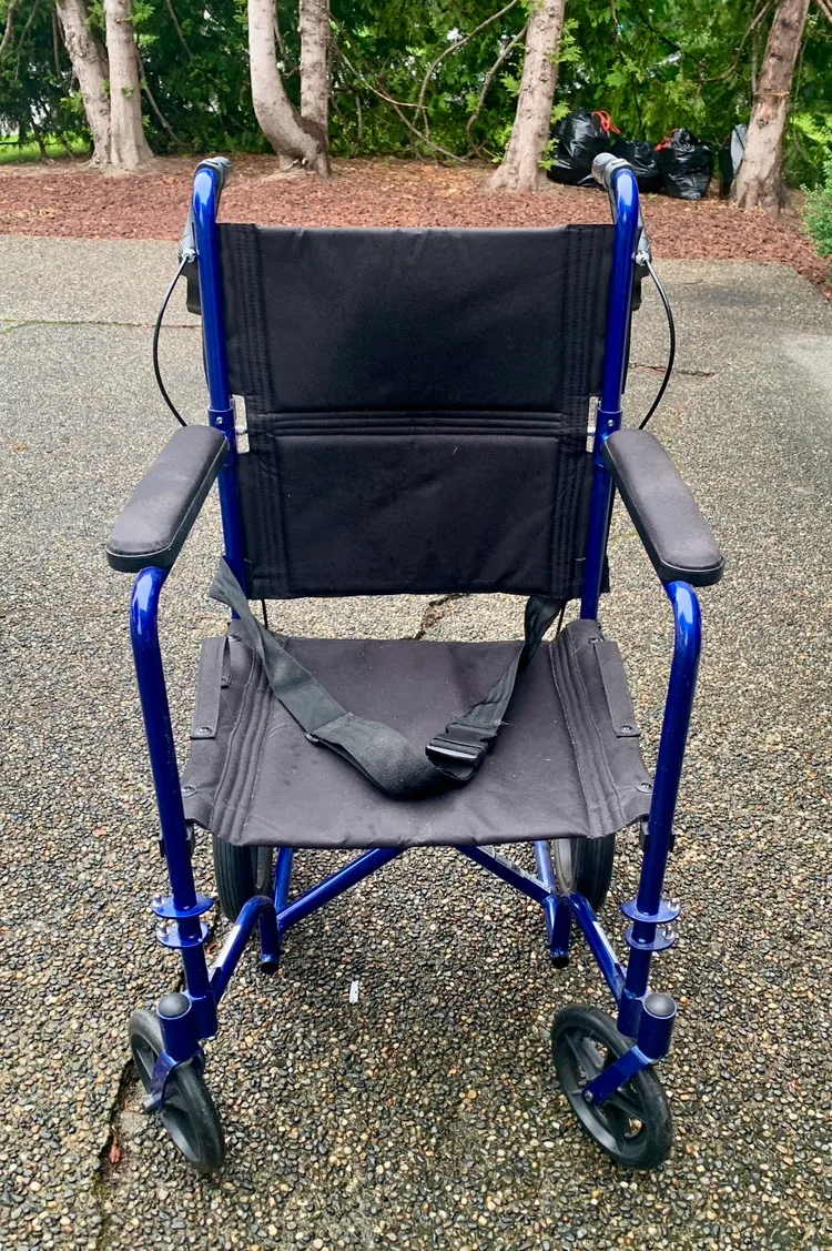 Drive Medical Blue Transport Wheelchair image indicator(2)