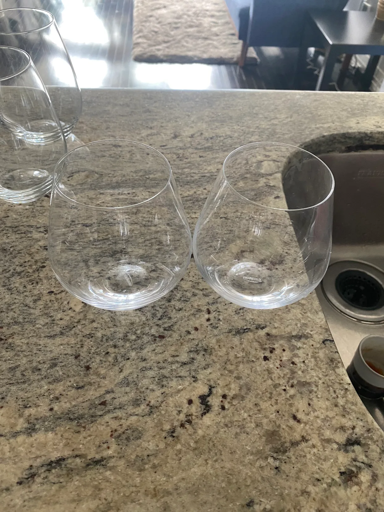 Set of 2 Wine Glasses thumbnail