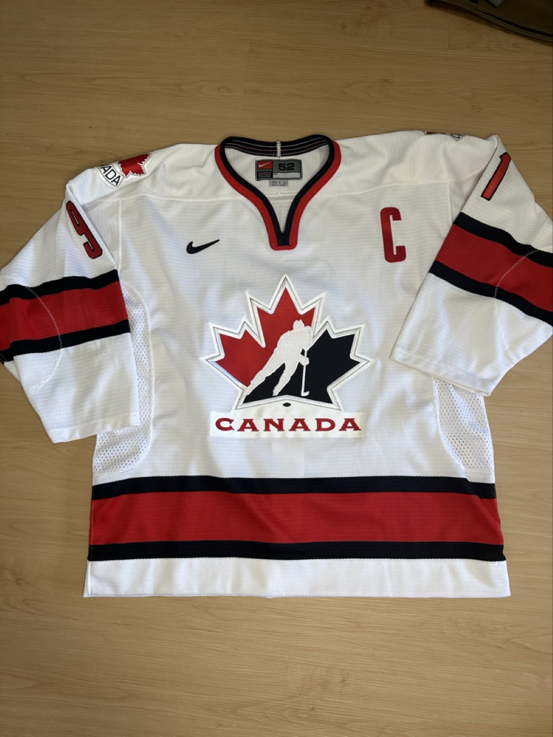 Authentic Autographed Sakic Hockey Jersey - photo 3