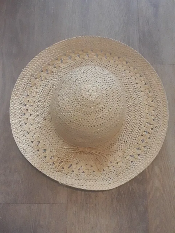 Straw sun hat 🤠 thumbnail