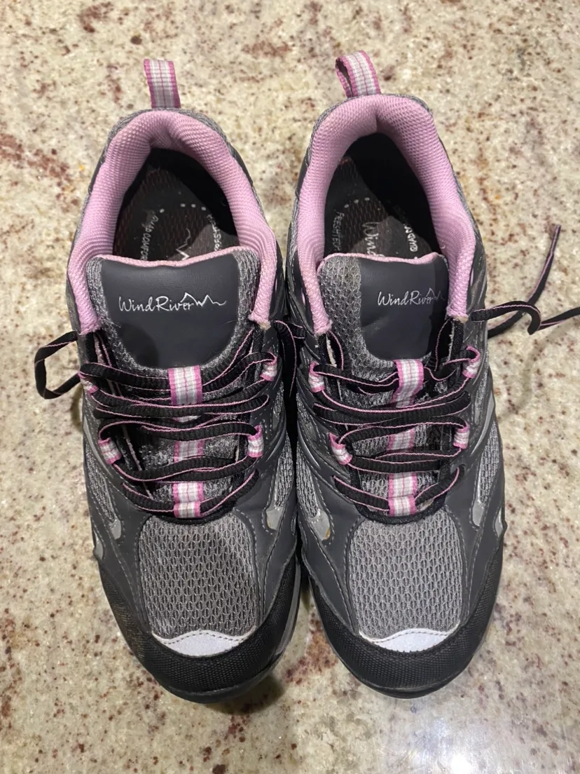 WindRiver Women’s Shows Size 8.5 Used thumbnail
