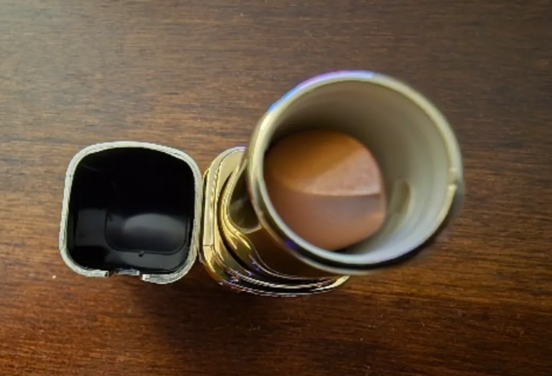 L'Oreal Colour Riche Lipstick 835 Bronze Coin image indicator(3)