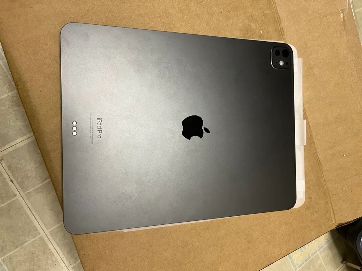 13-inch iPad Pro Wi-Fi 256GB (M4), iPad Pro. Thinpossible. image indicator(4)