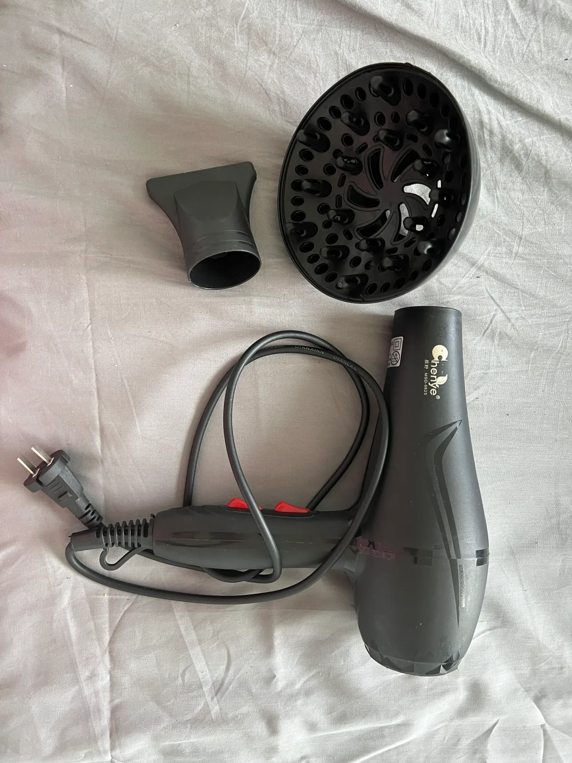 #freecycle Hair Dryer with Attachments thumbnail