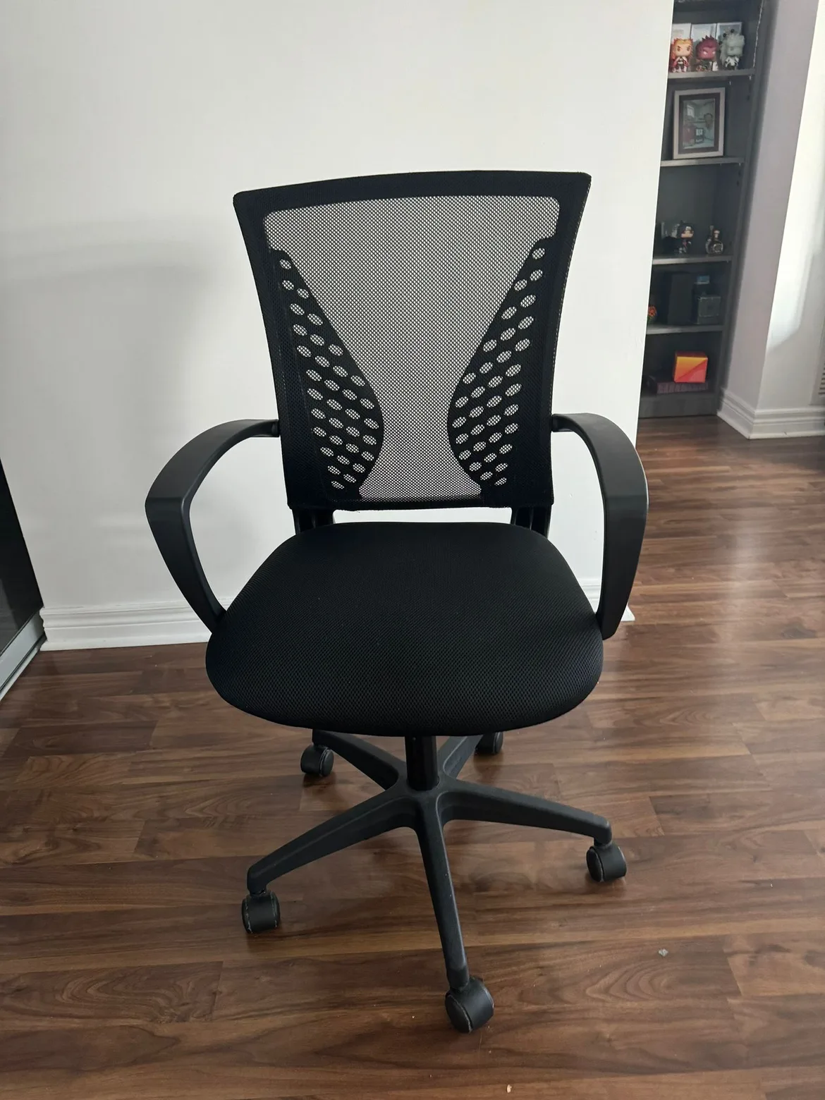 IKEA Micke White Desk with chair image indicator(7)