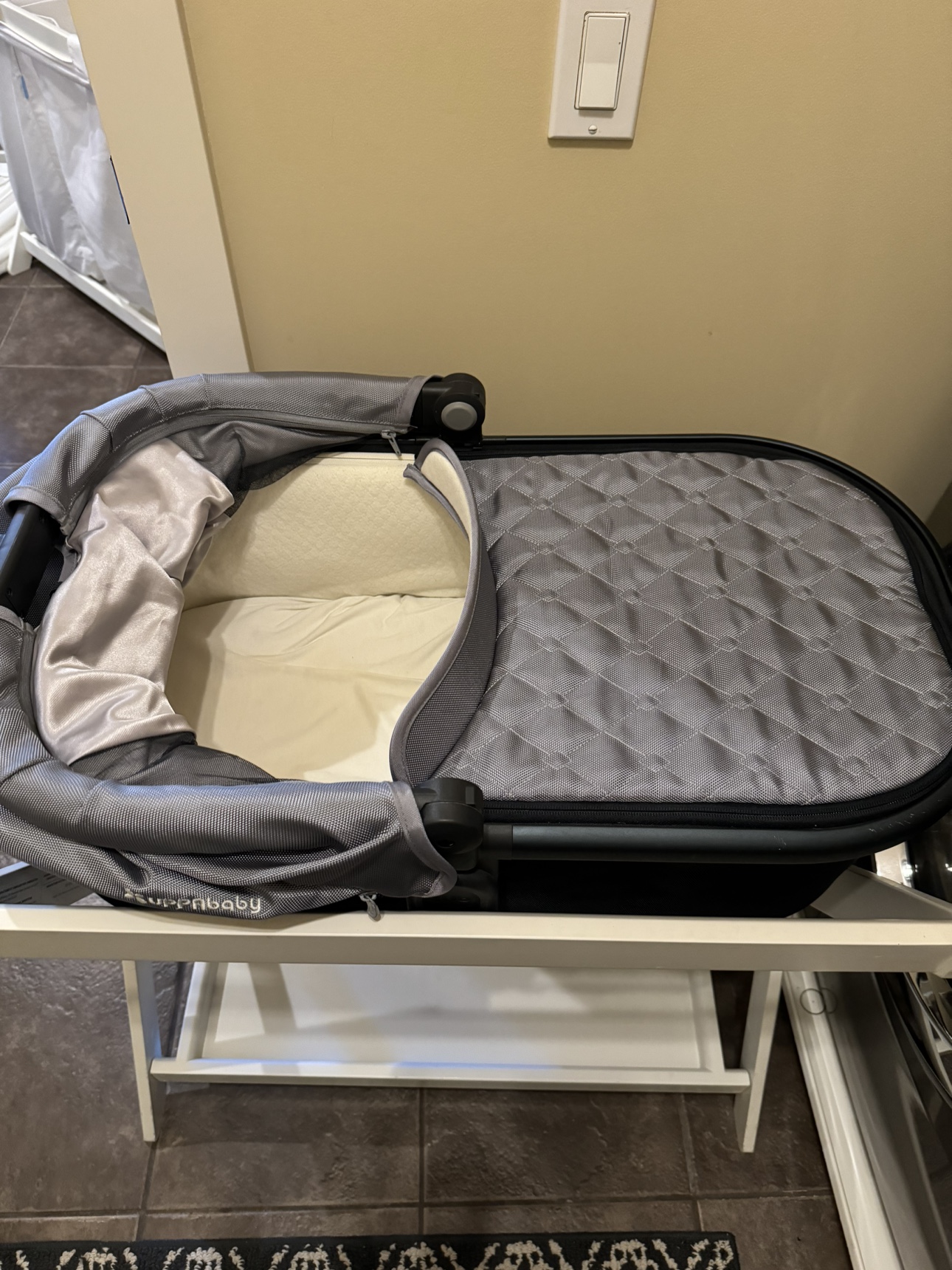 UPPAbaby Bassinet Stand and Laundry Hamper - photo 5