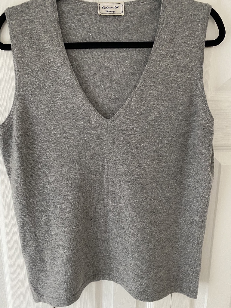 Cashmere Silk V-Neck Sleeveless Sweater - photo 2