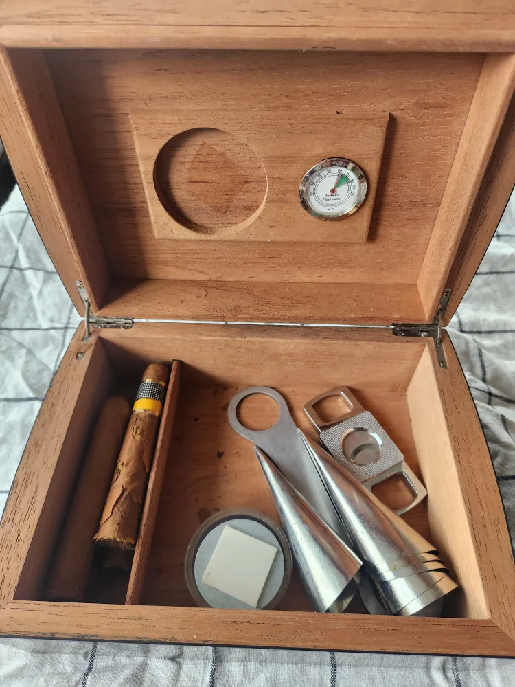 Humidor Cigar Box thumbnail