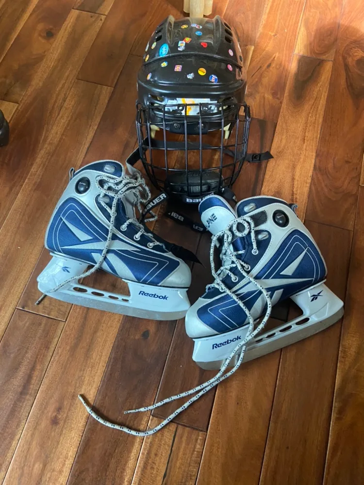Hockey Equipment Set image indicator(2)