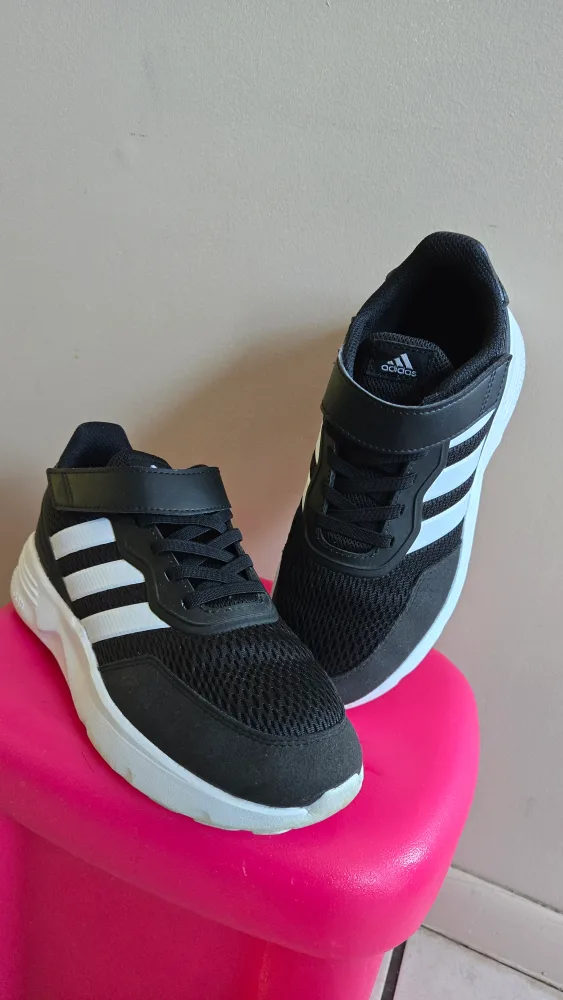 Unisex shoes thumbnail