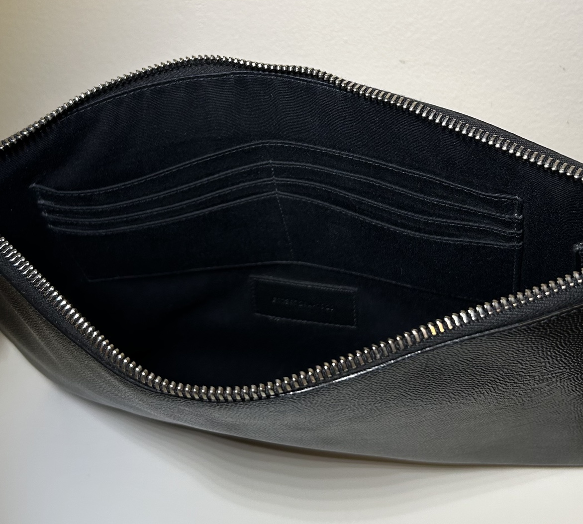 Yves Saint Laurent | Black Leather Zip Clutch - photo 4