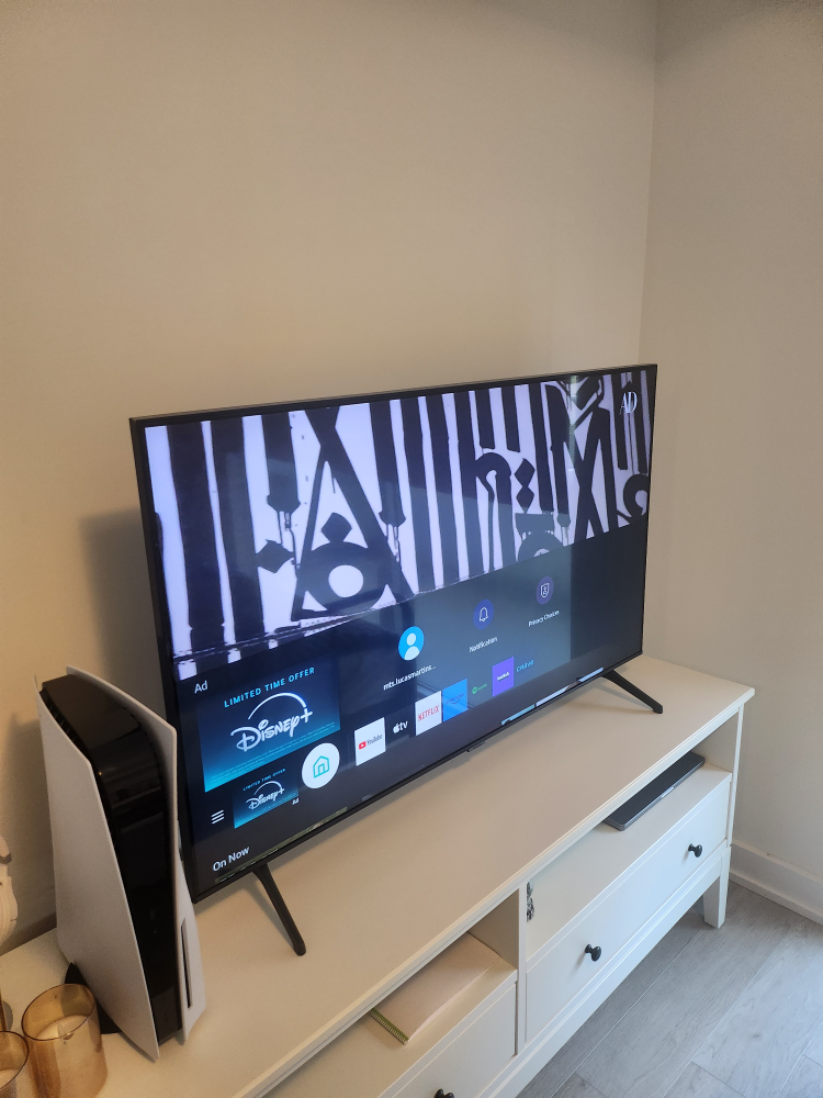 Selling 50" 4K Samsung Smart TV - photo 2
