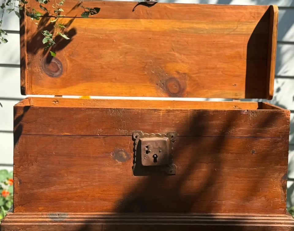 Antique Wooden Chest image indicator(3)
