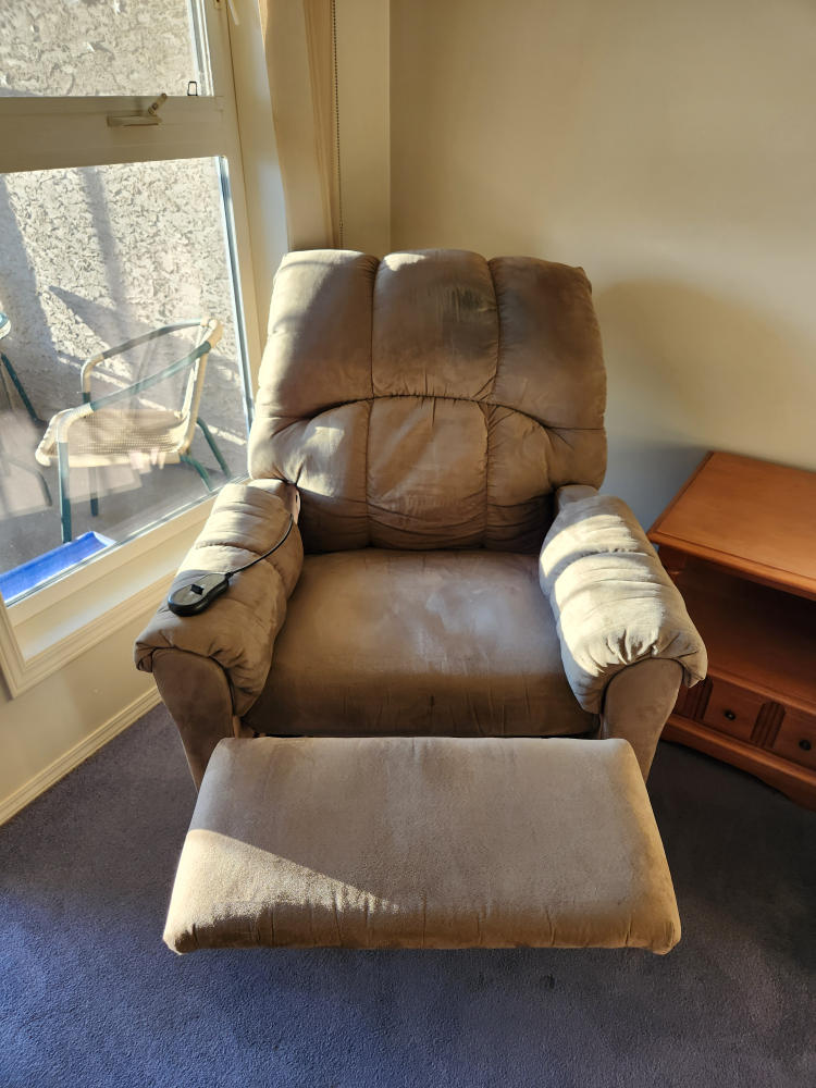 Comfort Lift Recliner - photo 2