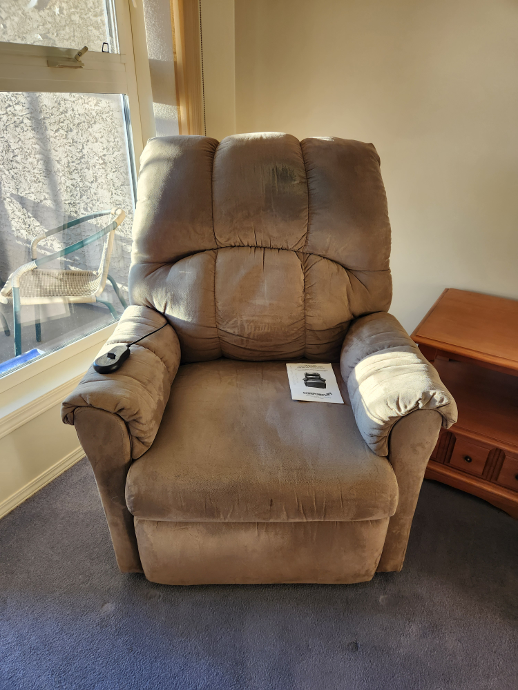 Comfort Lift Recliner - photo 3