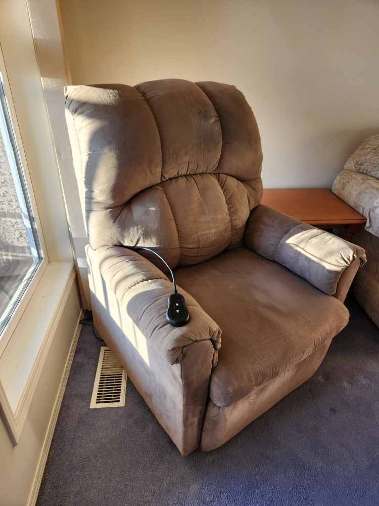 Comfort Lift Recliner - photo 4