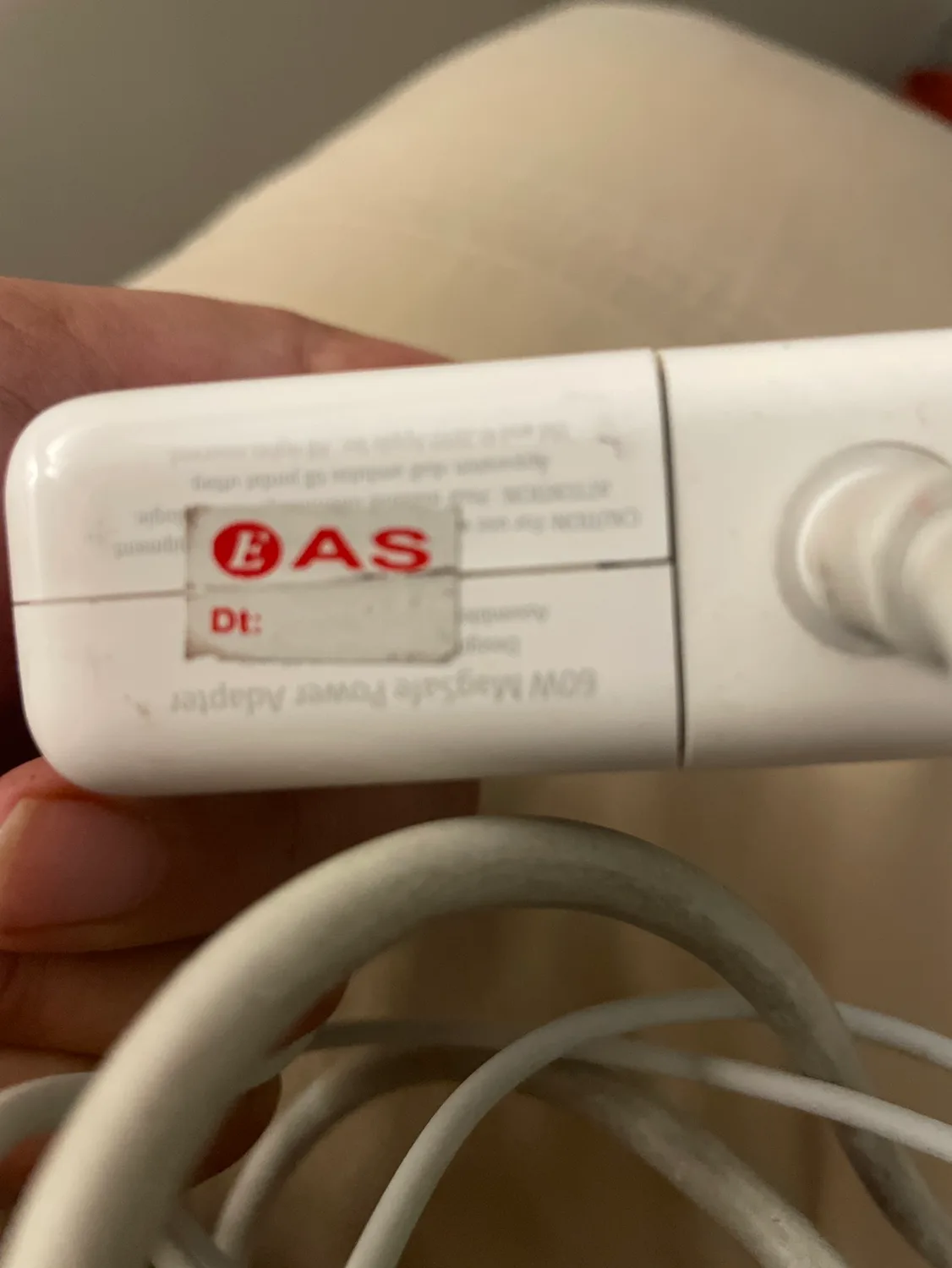 Apple 60W MagSafe Power Adapter image indicator(2)