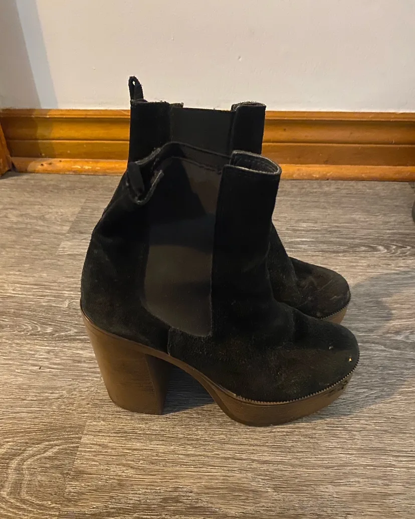 Black Suede Platform Boots for Halloween Costume 🎃 image indicator(3)