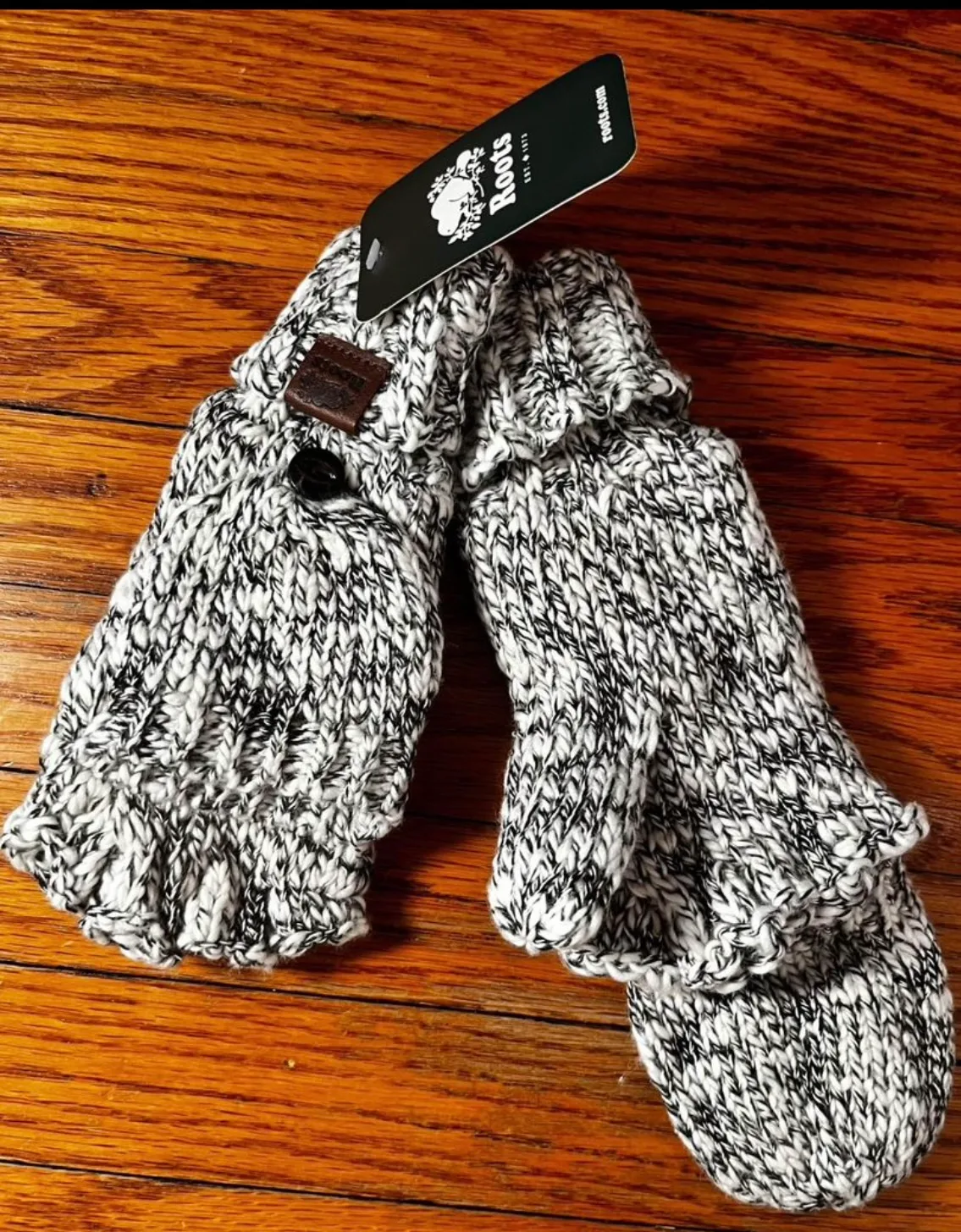 Roots Fingerless mittens image indicator(2)