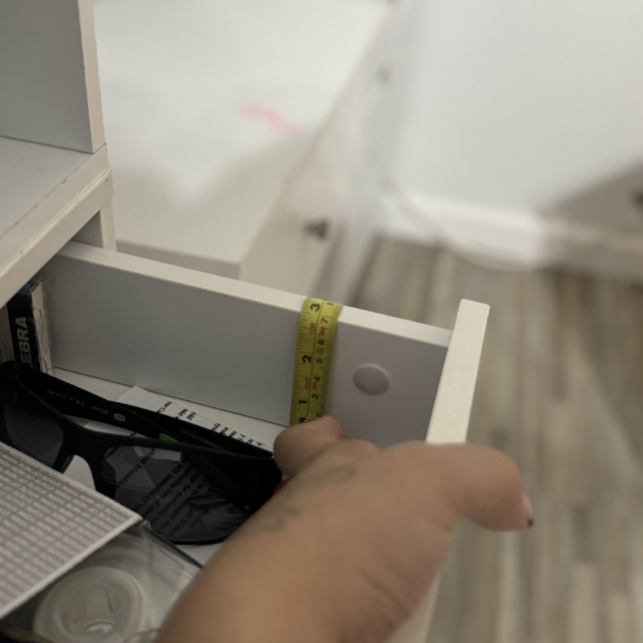 White Desk with Drawers - photo 5